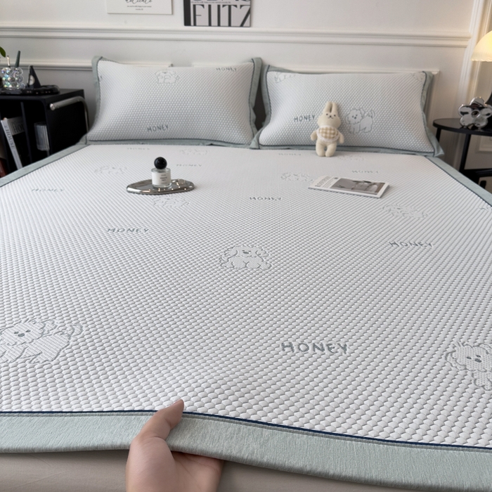 91家纺网 家纺一手货源 找家纺 印季家纺 2026新款凉感系列-卡通凉感丝泡泡软席（床笠款） 小狗-绿