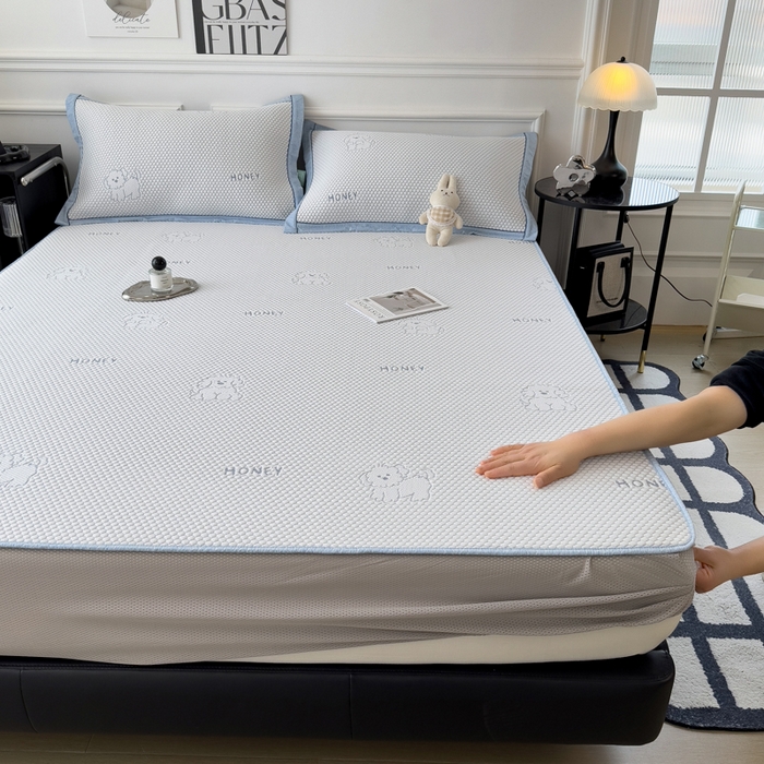 91家纺网 家纺一手货源 找家纺 印季家纺 2026新款凉感系列-卡通凉感丝泡泡软席（床笠款） 小狗-蓝