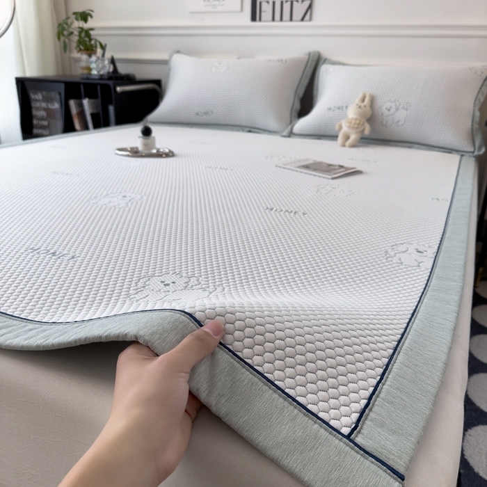 91家纺网 家纺一手货源 找家纺 印季家纺 2026新款凉感系列-卡通凉感丝泡泡软席（床笠款） 小狗-绿