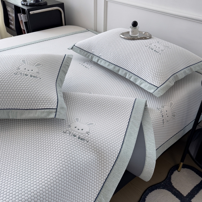 91家纺网 家纺一手货源 找家纺 印季家纺 2026新款凉感系列-卡通凉感丝泡泡软席（床笠款） 兔子-绿