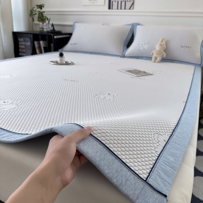 91家纺网 家纺一手货源 找家纺 印季家纺 2026新款凉感系列-卡通凉感丝泡泡软席（床笠款） 小狗-蓝