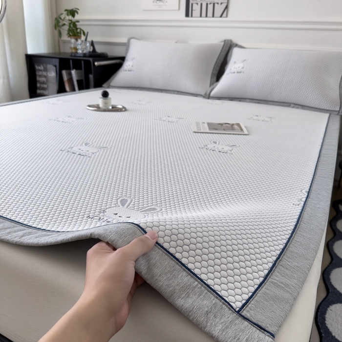 91家纺网 家纺一手货源 找家纺 印季家纺 2026新款凉感系列-卡通凉感丝泡泡软席（床笠款） 兔子-灰