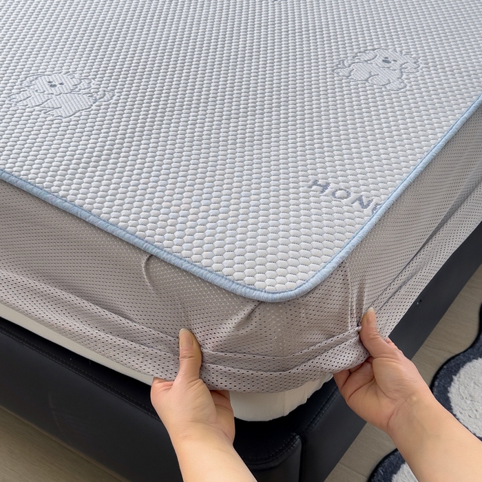 91家纺网 家纺一手货源 找家纺 印季家纺 2026新款凉感系列-卡通凉感丝泡泡软席（床笠款） 小狗-蓝