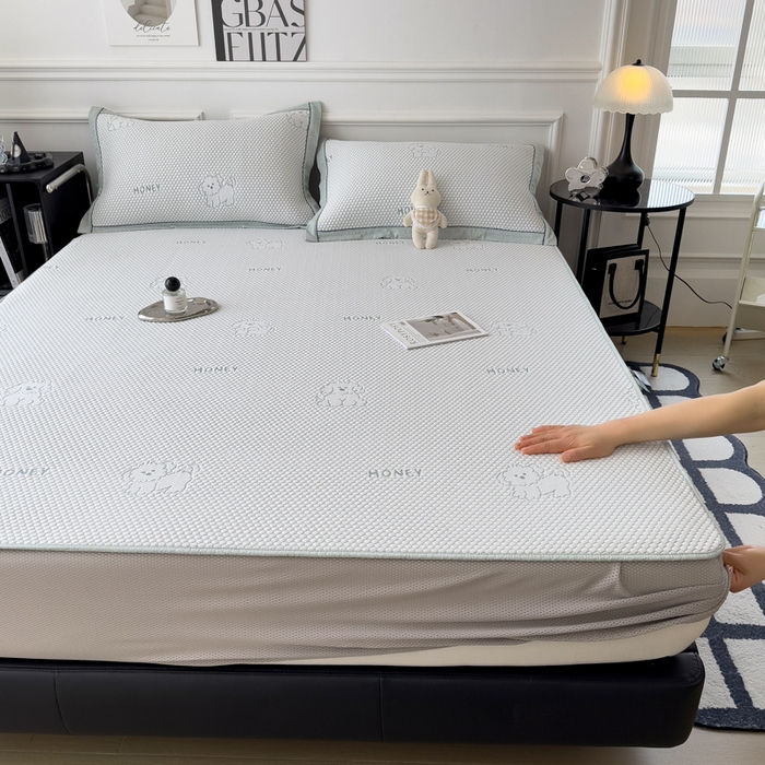 91家纺网 家纺一手货源 找家纺 印季家纺 2026新款凉感系列-卡通凉感丝泡泡软席（床笠款） 小狗-绿