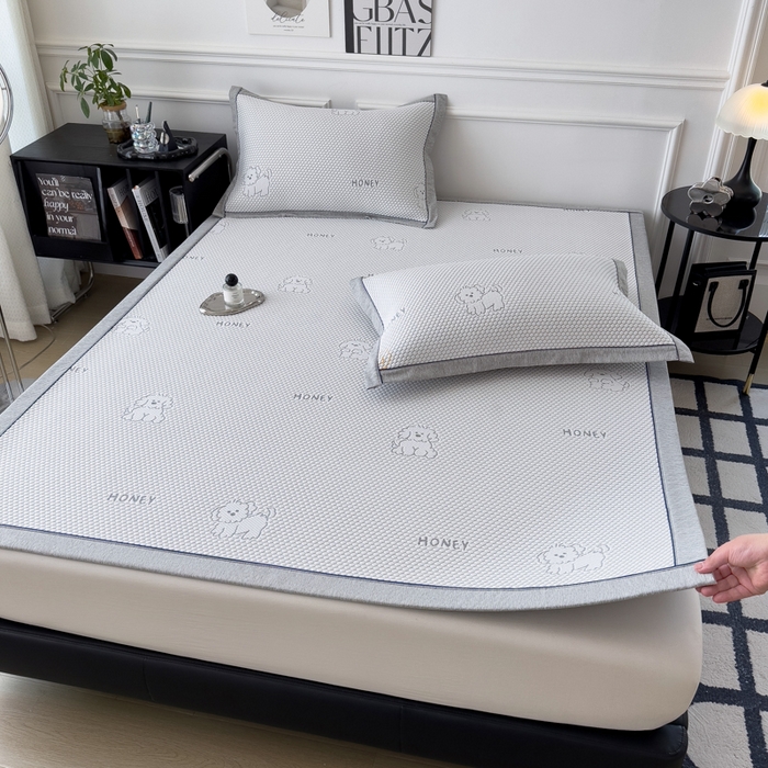 91家纺网 家纺一手货源 找家纺 印季家纺 2026新款凉感系列-卡通凉感丝泡泡软席（床笠款） 小狗-灰