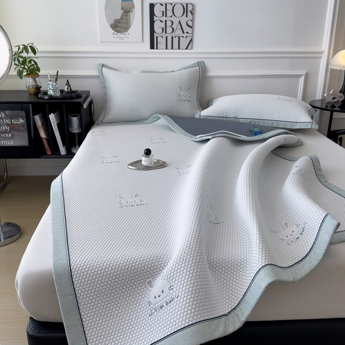 91家纺网 家纺一手货源 找家纺 印季家纺 2026新款凉感系列-卡通凉感丝泡泡软席（床笠款） 兔子-绿