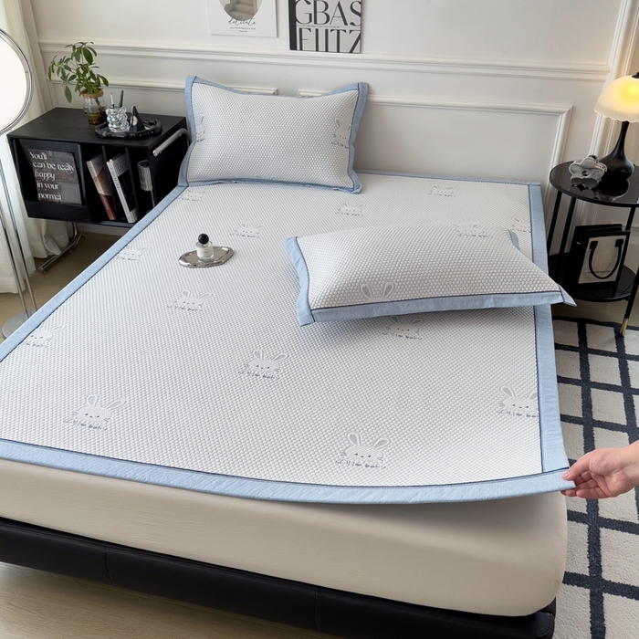 91家纺网 家纺一手货源 找家纺 印季家纺 2026新款凉感系列-卡通凉感丝泡泡软席（床笠款） 兔子-蓝