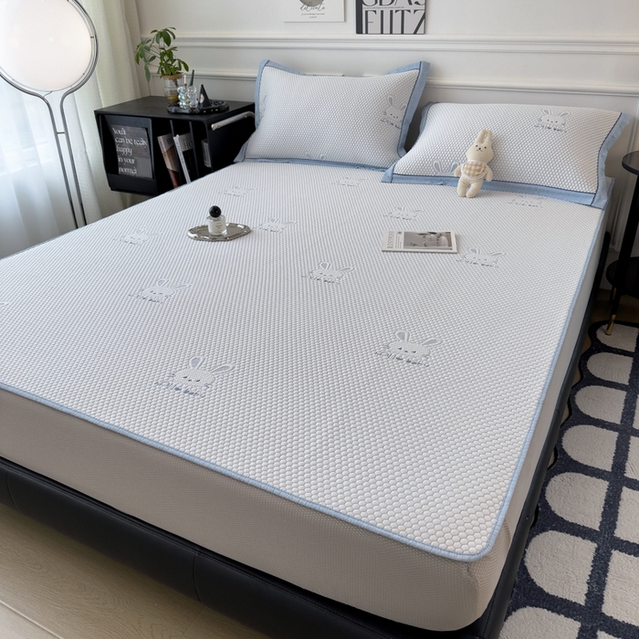 91家纺网 家纺一手货源 找家纺 印季家纺 2026新款凉感系列-卡通凉感丝泡泡软席（床笠款） 兔子-蓝