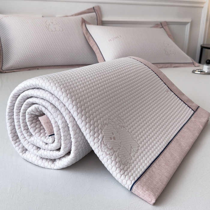 91家纺网 家纺一手货源 找家纺 印季家纺 2026新款凉感系列-卡通凉感丝泡泡软席（床笠款） 小狗-粉