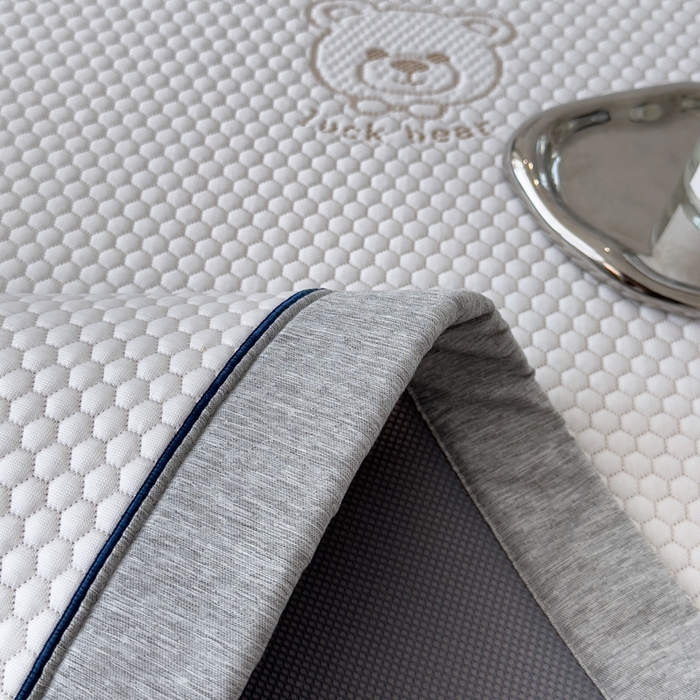 91家纺网 家纺一手货源 找家纺 印季家纺 2026新款凉感系列-卡通凉感丝泡泡软席（床笠款） 小熊-咖