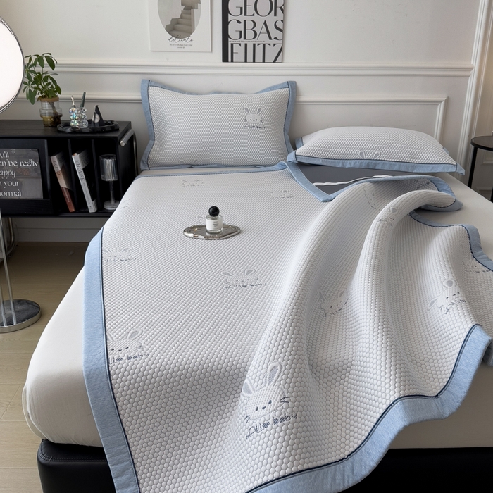 91家纺网 家纺一手货源 找家纺 印季家纺 2026新款凉感系列-卡通凉感丝泡泡软席（床笠款） 兔子-蓝