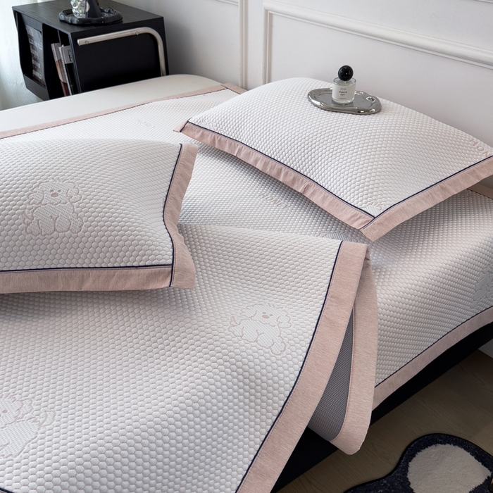 91家纺网 家纺一手货源 找家纺 印季家纺 2026新款凉感系列-卡通凉感丝泡泡软席（床笠款） 小狗-粉