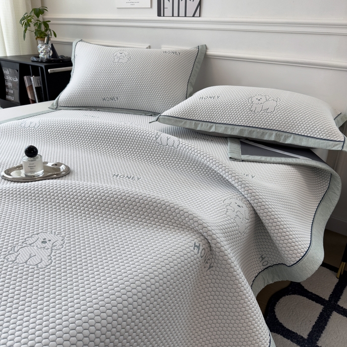 91家纺网 家纺一手货源 找家纺 印季家纺 2026新款凉感系列-卡通凉感丝泡泡软席（床笠款） 小狗-绿