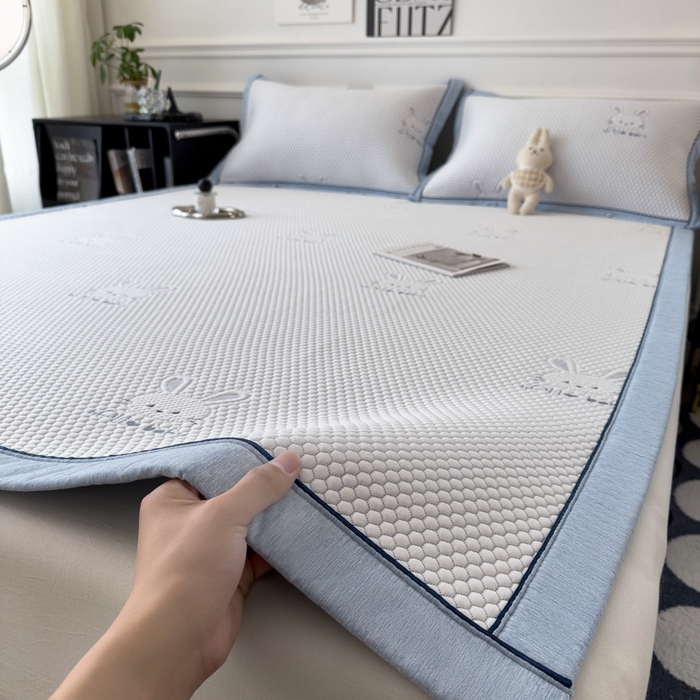 91家纺网 家纺一手货源 找家纺 印季家纺 2026新款凉感系列-卡通凉感丝泡泡软席（床笠款） 兔子-蓝