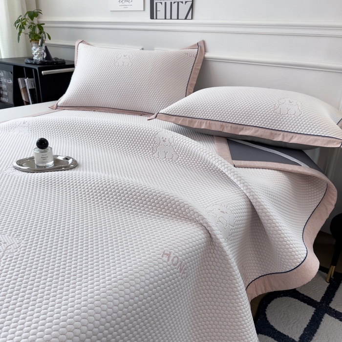 91家纺网 家纺一手货源 找家纺 印季家纺 2026新款凉感系列-卡通凉感丝泡泡软席（床笠款） 小狗-粉