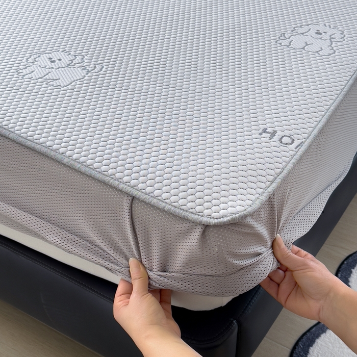 91家纺网 家纺一手货源 找家纺 印季家纺 2026新款凉感系列-卡通凉感丝泡泡软席（床笠款） 小狗-灰