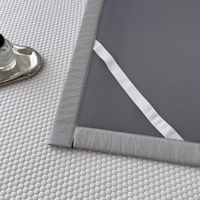 91家纺网 家纺一手货源 找家纺 印季家纺 2026新款凉感系列-卡通凉感丝泡泡软席（床笠款） 小熊-咖