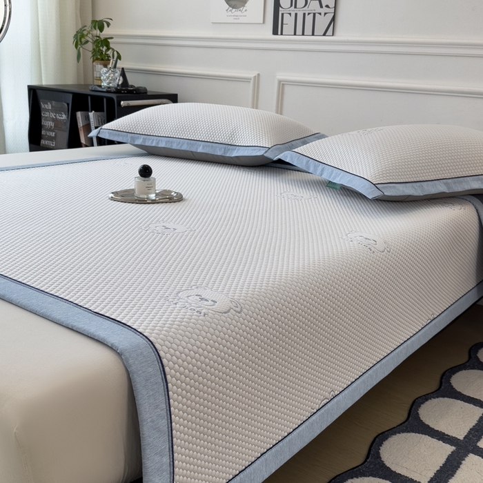 91家纺网 家纺一手货源 找家纺 印季家纺 2026新款凉感系列-卡通凉感丝泡泡软席（床笠款） 小熊-蓝