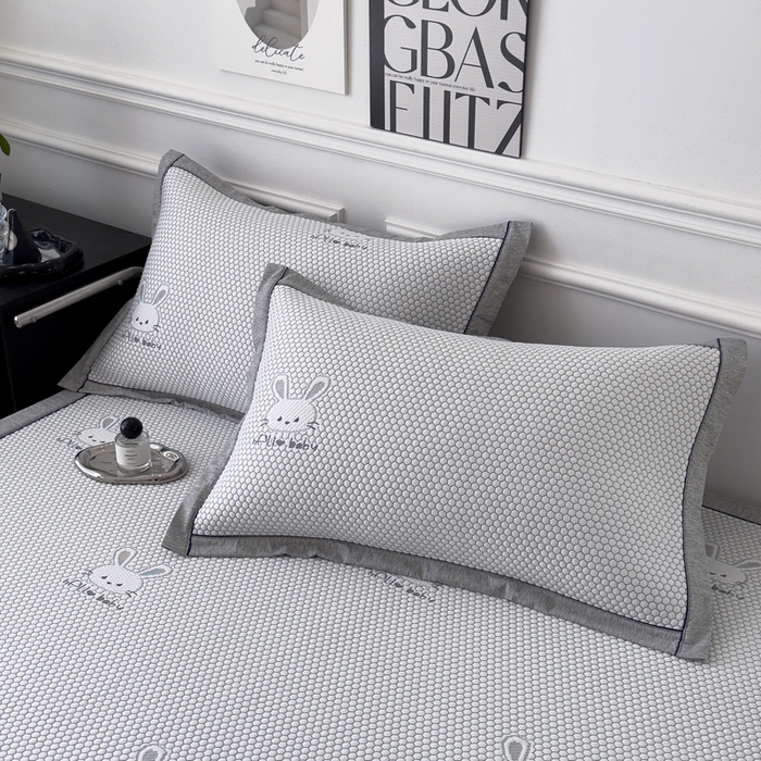 91家纺网 家纺一手货源 找家纺 印季家纺 2026新款凉感系列-卡通凉感丝泡泡软席（床笠款） 兔子-灰