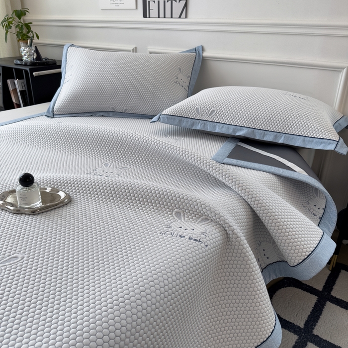 91家纺网 家纺一手货源 找家纺 印季家纺 2026新款凉感系列-卡通凉感丝泡泡软席（床笠款） 兔子-蓝