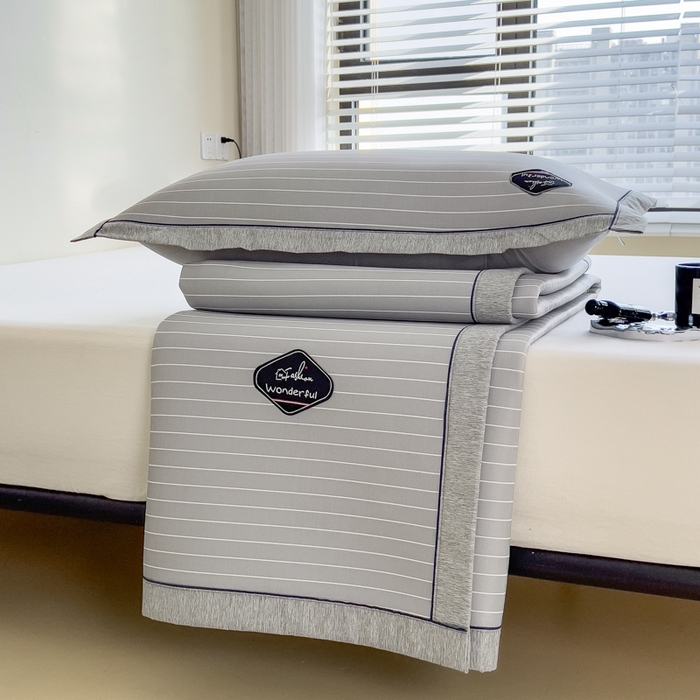 91家纺网 家纺一手货源 找家纺 印季家纺 2026新款凉感系列-丝滑凉感丝软席（床笠款） 条纹-灰色