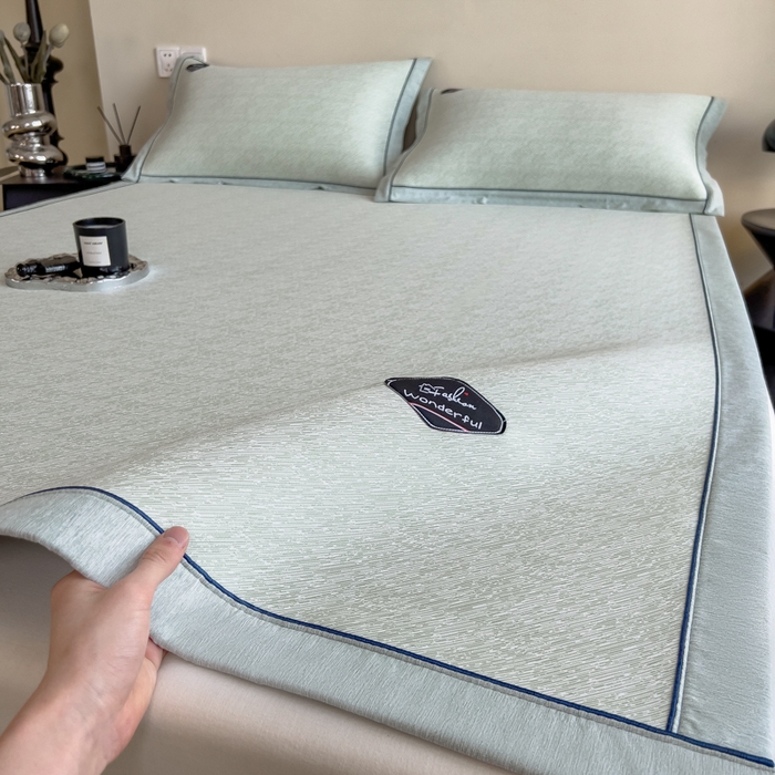 91家纺网 家纺一手货源 找家纺 印季家纺 2026新款凉感系列-丝滑凉感丝软席（床笠款） 肌理纹-绿色