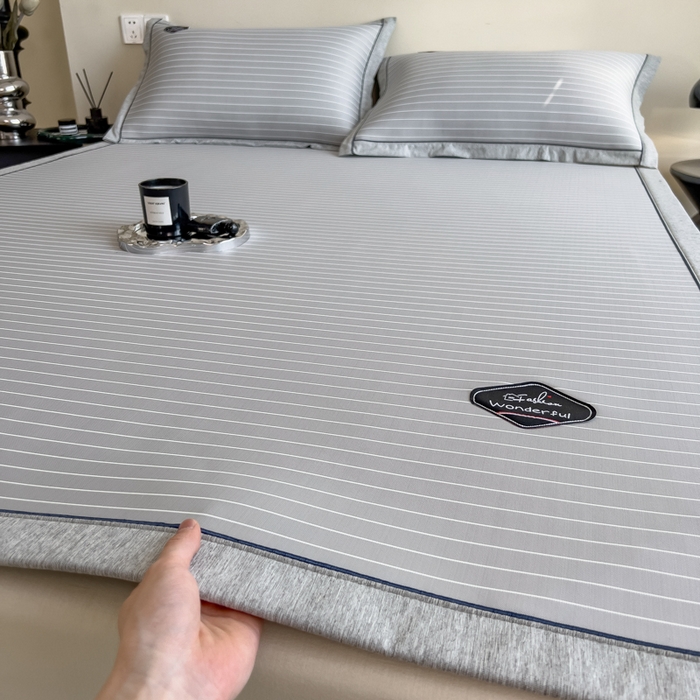 91家纺网 家纺一手货源 找家纺 印季家纺 2026新款凉感系列-丝滑凉感丝软席（床笠款） 条纹-灰色