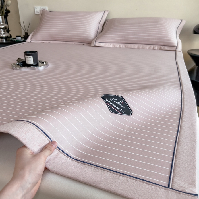 91家纺网 家纺一手货源 找家纺 印季家纺 2026新款凉感系列-丝滑凉感丝软席（床笠款） 条纹-粉色