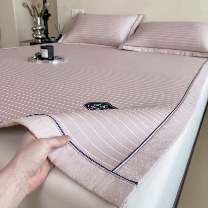 91家纺网 家纺一手货源 找家纺 印季家纺 2026新款凉感系列-丝滑凉感丝软席（床笠款） 条纹-粉色