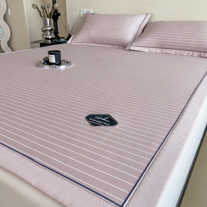 91家纺网 家纺一手货源 找家纺 印季家纺 2026新款凉感系列-丝滑凉感丝软席（床笠款） 条纹-粉色