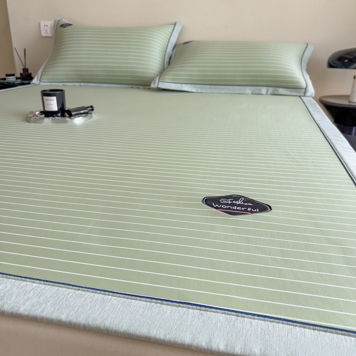 91家纺网 家纺一手货源 找家纺 印季家纺 2026新款凉感系列-丝滑凉感丝软席（床笠款） 条纹-绿色