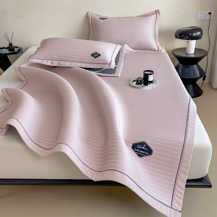 91家纺网 家纺一手货源 找家纺 印季家纺 2026新款凉感系列-丝滑凉感丝软席（床笠款） 条纹-粉色