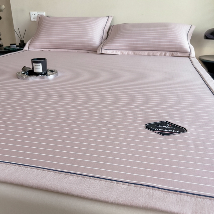 91家纺网 家纺一手货源 找家纺 印季家纺 2026新款凉感系列-丝滑凉感丝软席（床笠款） 条纹-粉色