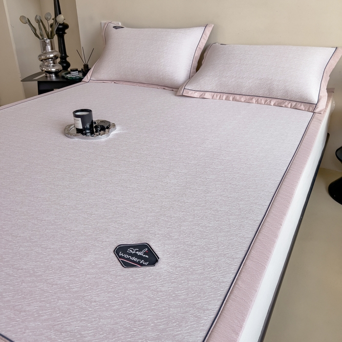 91家纺网 家纺一手货源 找家纺 印季家纺 2026新款凉感系列-丝滑凉感丝软席（床笠款） 肌理纹-粉色