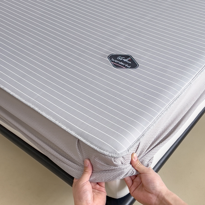 91家纺网 家纺一手货源 找家纺 印季家纺 2026新款凉感系列-丝滑凉感丝软席（床笠款） 条纹-灰色