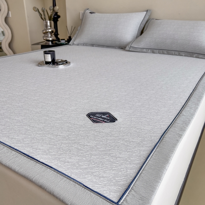 91家纺网 家纺一手货源 找家纺 印季家纺 2026新款凉感系列-丝滑凉感丝软席（床笠款） 肌理纹-灰色