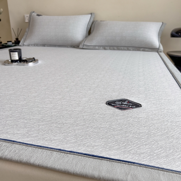 91家纺网 家纺一手货源 找家纺 印季家纺 2026新款凉感系列-丝滑凉感丝软席（床笠款） 肌理纹-灰色