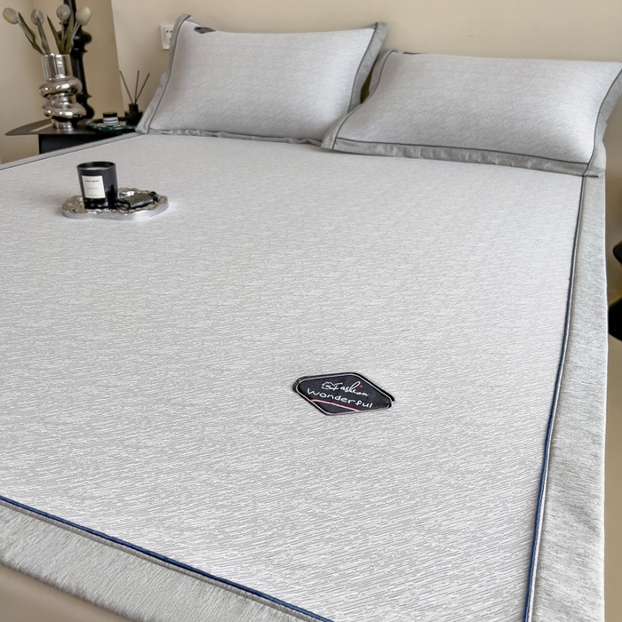 91家纺网 家纺一手货源 找家纺 印季家纺 2026新款凉感系列-丝滑凉感丝软席（床笠款） 肌理纹-灰色