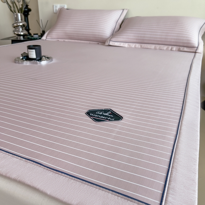 91家纺网 家纺一手货源 找家纺 印季家纺 2026新款凉感系列-丝滑凉感丝软席（床笠款） 条纹-粉色