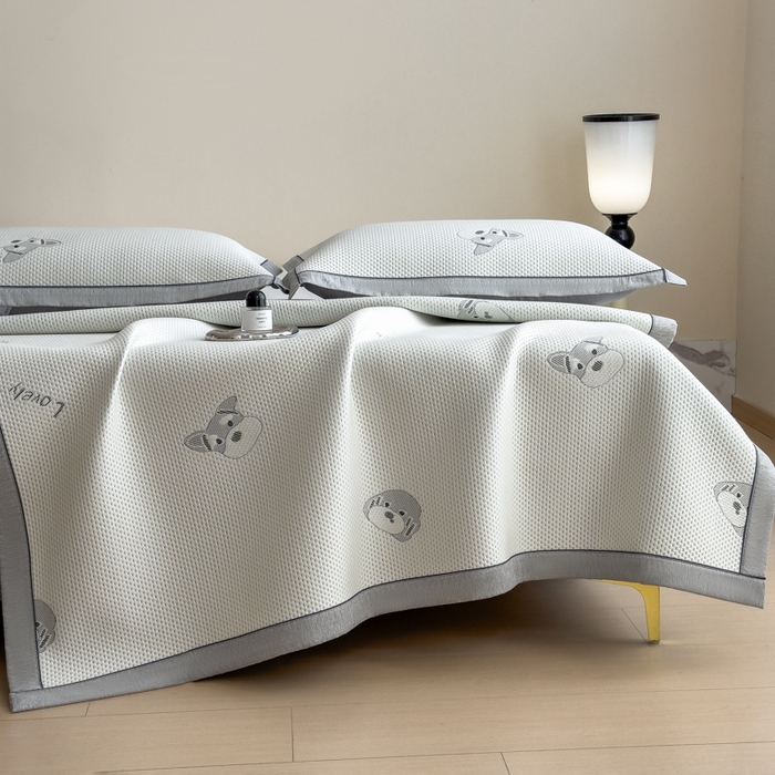 91家纺网 家纺一手货源 找家纺 印季家纺 2026新款三色提花冰爽凉感丝泡泡软席凉席席子 雪纳瑞