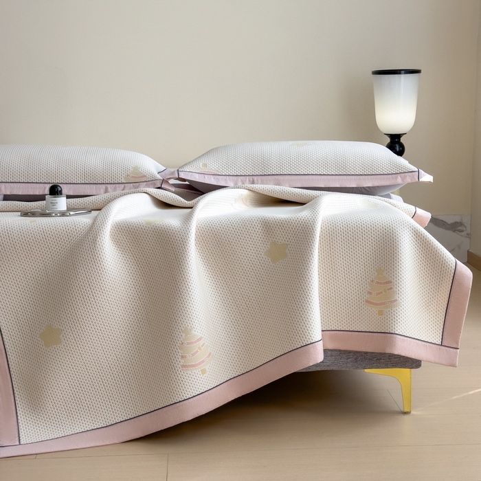 91家纺网 家纺一手货源 找家纺 印季家纺 2026新款三色提花冰爽凉感丝泡泡软席凉席席子 圣诞树