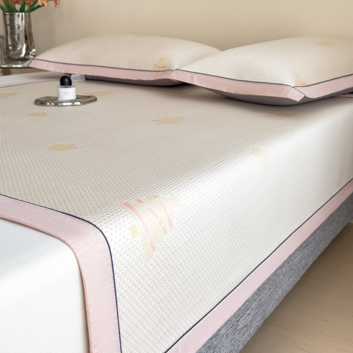 91家纺网 家纺一手货源 找家纺 印季家纺 2026新款三色提花冰爽凉感丝泡泡软席凉席席子 圣诞树