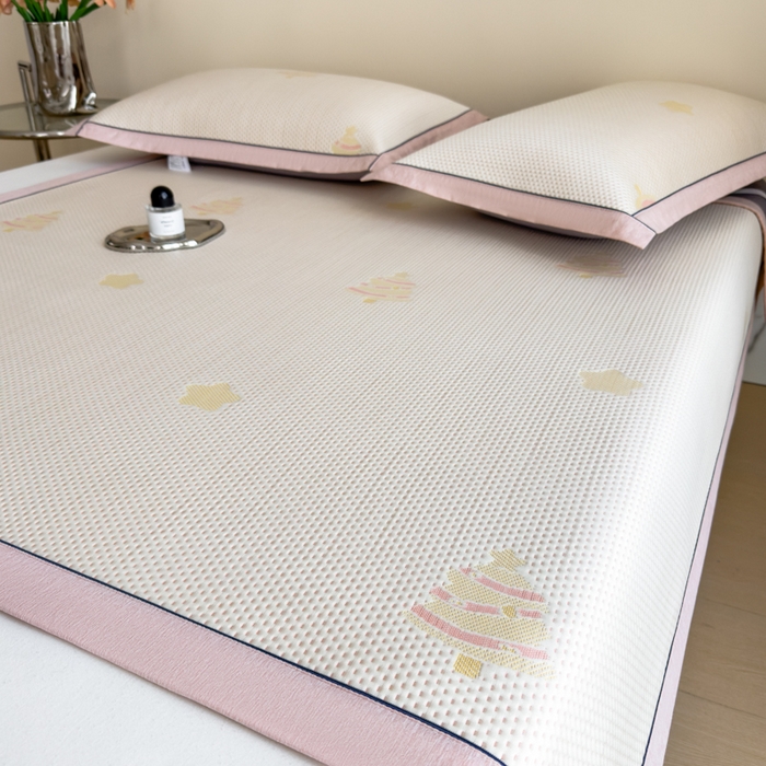 91家纺网 家纺一手货源 找家纺 印季家纺 2026新款三色提花冰爽凉感丝泡泡软席凉席席子 圣诞树