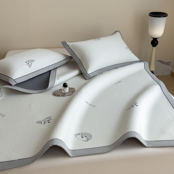 91家纺网 家纺一手货源 找家纺 印季家纺 2026新款三色提花冰爽凉感丝泡泡软席凉席席子 雪纳瑞