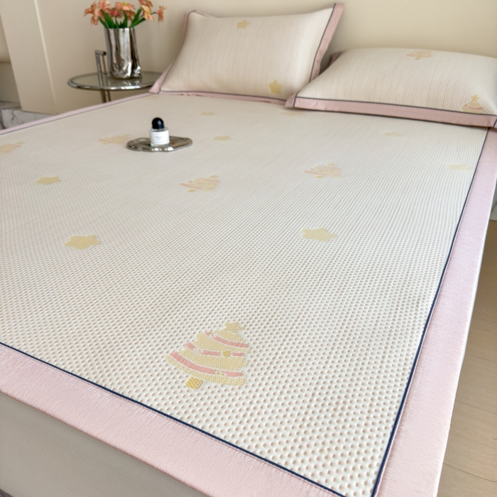 91家纺网 家纺一手货源 找家纺 印季家纺 2026新款三色提花冰爽凉感丝泡泡软席凉席席子 圣诞树