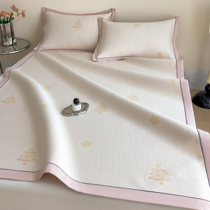 91家纺网 家纺一手货源 找家纺 印季家纺 2026新款三色提花冰爽凉感丝泡泡软席凉席席子 圣诞树