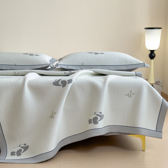 91家纺网 家纺一手货源 找家纺 印季家纺 2026新款三色提花冰爽凉感丝泡泡软席凉席席子 熊猫