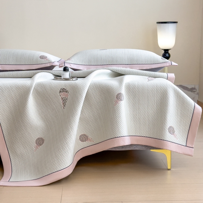 91家纺网 家纺一手货源 找家纺 印季家纺 2026新款三色提花冰爽凉感丝泡泡软席凉席席子 冰淇淋