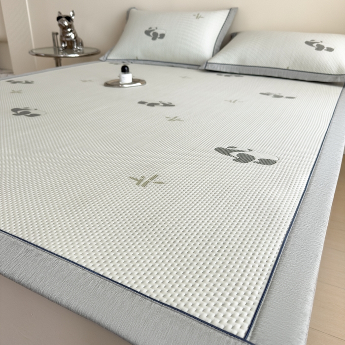 91家纺网 家纺一手货源 找家纺 印季家纺 2026新款三色提花冰爽凉感丝泡泡软席凉席席子 熊猫