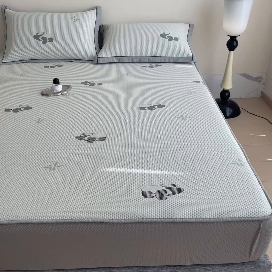 91家纺网 家纺一手货源 找家纺 印季家纺 2026新款三色提花冰爽凉感丝泡泡软席凉席席子 熊猫